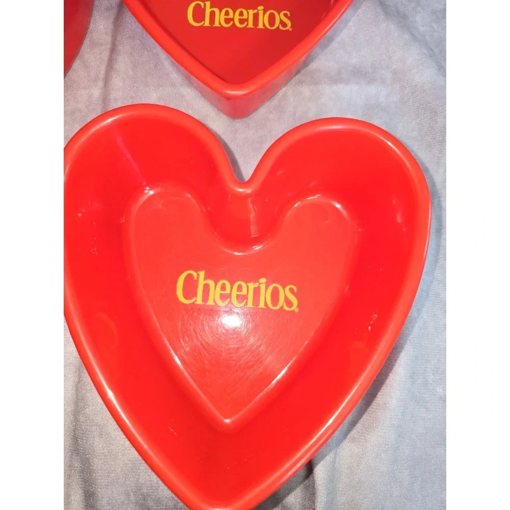 Set Of 4 Red Heart Plastic Cheerios Cereal Bowls - General Mills 2001